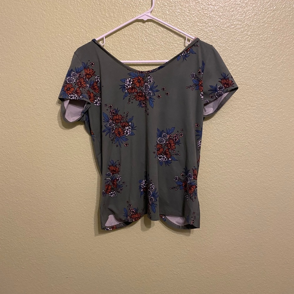 Green floral backless blouse